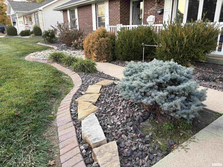 Property Photo: 1800 Frazier Street IL 62801