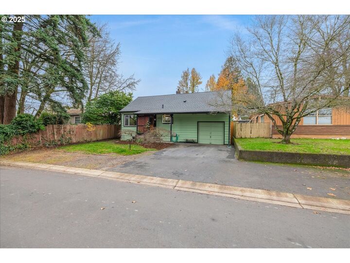 Property Photo:  19145 Addie St  OR 97027 