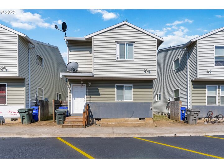 Property Photo:  7636 SE Henderson St  OR 97206 