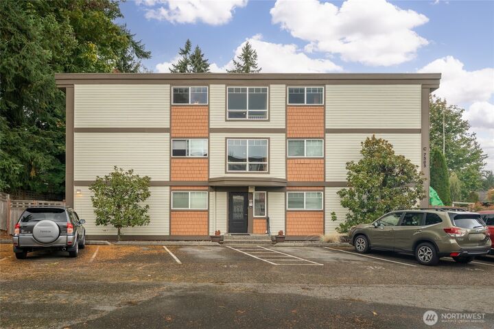Property Photo:  7505  212th Street SW C301  WA 98026 