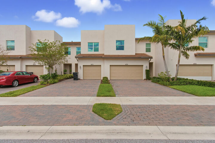 Property Photo: 4874 Navali Drive FL 33467