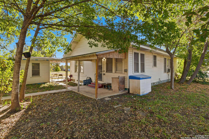 603 E Court  Seguin TX 78155 photo