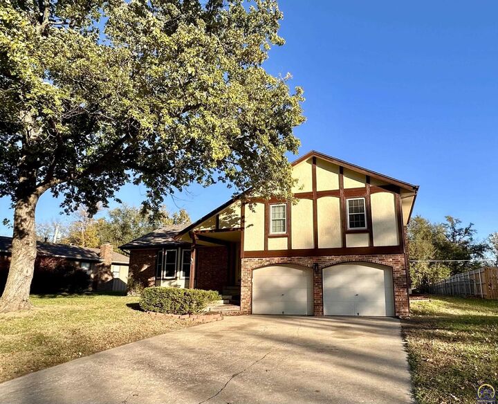 Property Photo: 2922 SE Granger St KS 66605