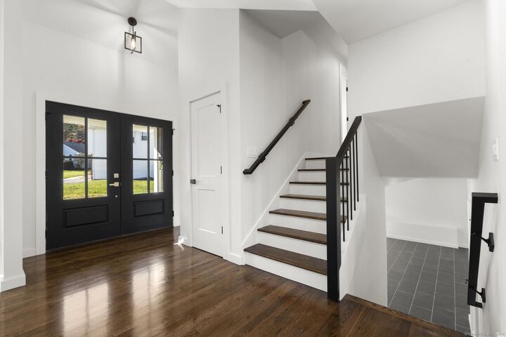 Property Photo:  10 Hosmer Drive  CT 06117 