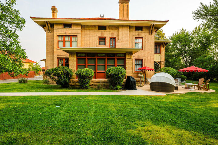 Property Photo: 610 S Jefferson Street WY 82801