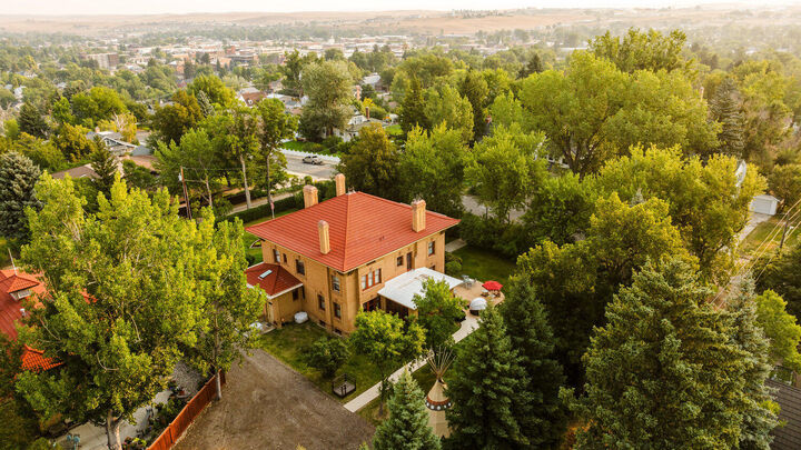 Property Photo: 610 S Jefferson Street WY 82801