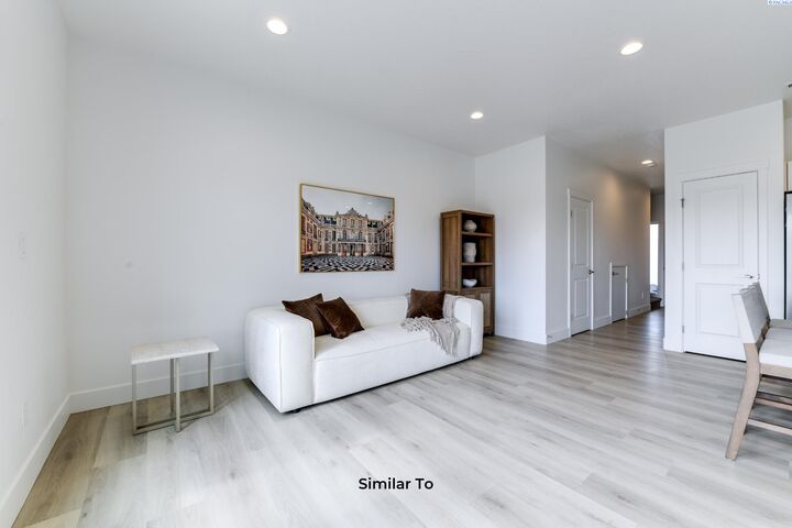 Property Photo: 302 Kraus Ct WA 99353