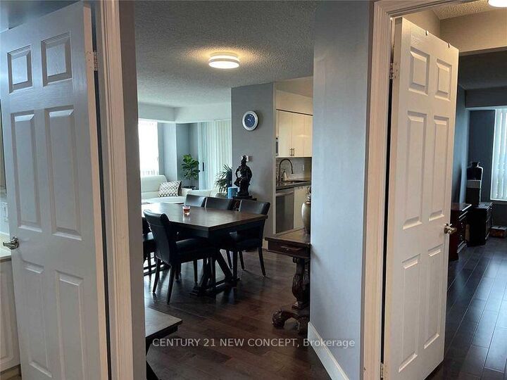 Photo de la propriété: 33 Empress Avenue 1710 ON M2N 6Y7