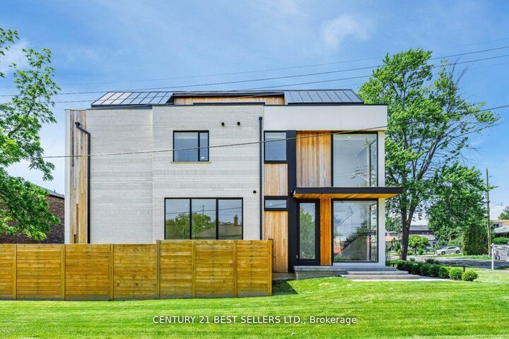 Property Photo:  739 Ebony Avenue  ON L5E 1V9 