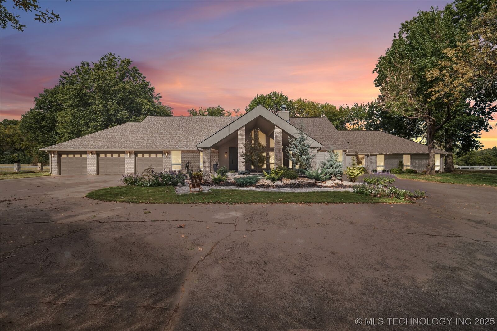 Property Photo: 9300 S 190th Avenue E OK 74012