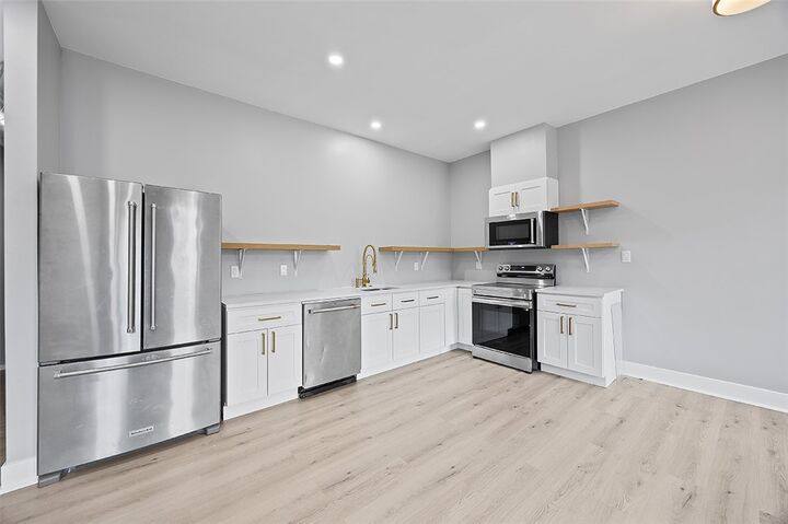 Property Photo: 1109 E Carson St PA 15203