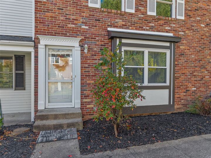 Property Photo:  1710 Parsonage Lane  PA 15102 