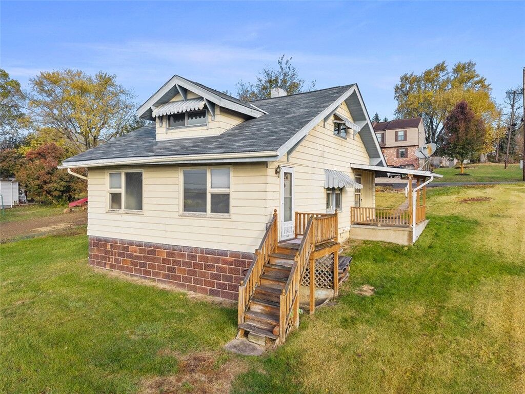 Property Photo: 132 Burns St PA 15126