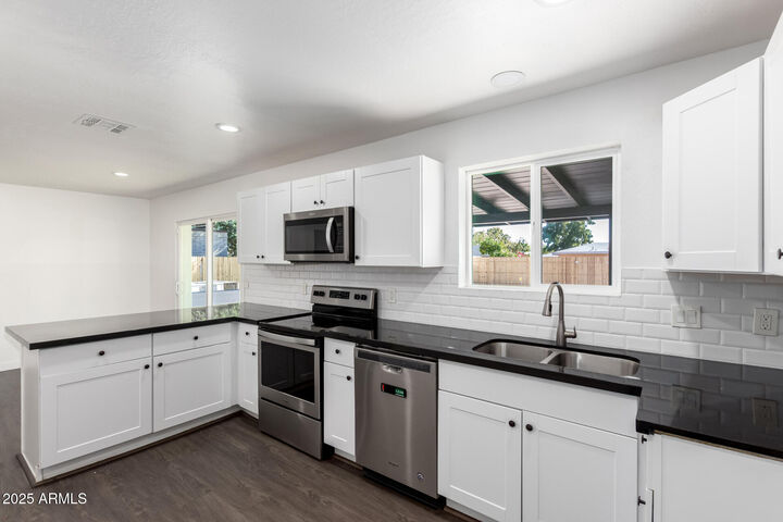 Property Photo:  1023 E 9th Street  AZ 85203 