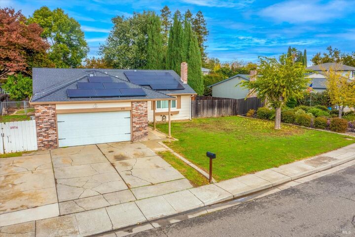 Property Photo:  555 E Creekside Circle  CA 95620 