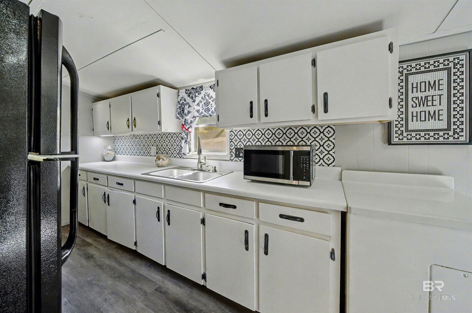 Property Photo: 209 W Magnolia Avenue AL 36535