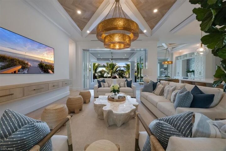 Property Photo:  493 8th Ave S  FL 34102 