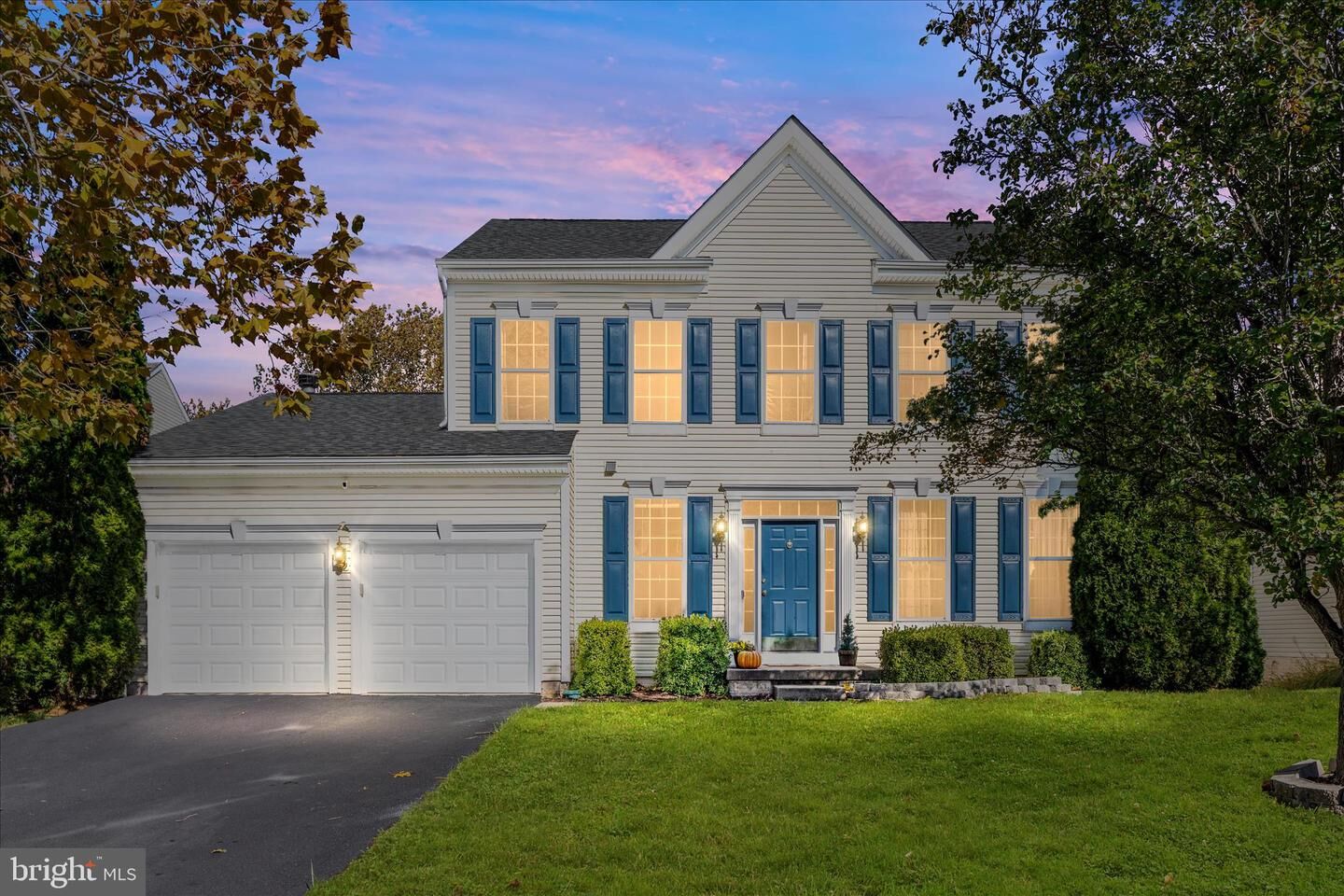 Property Photo: 17148 Magic Mountain Drive VA 20141