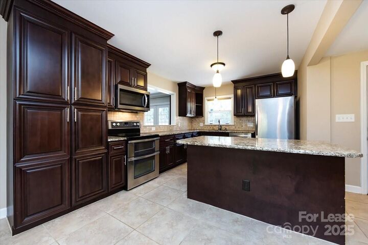 Property Photo: 5400 Farmbrook Drive NC 28210