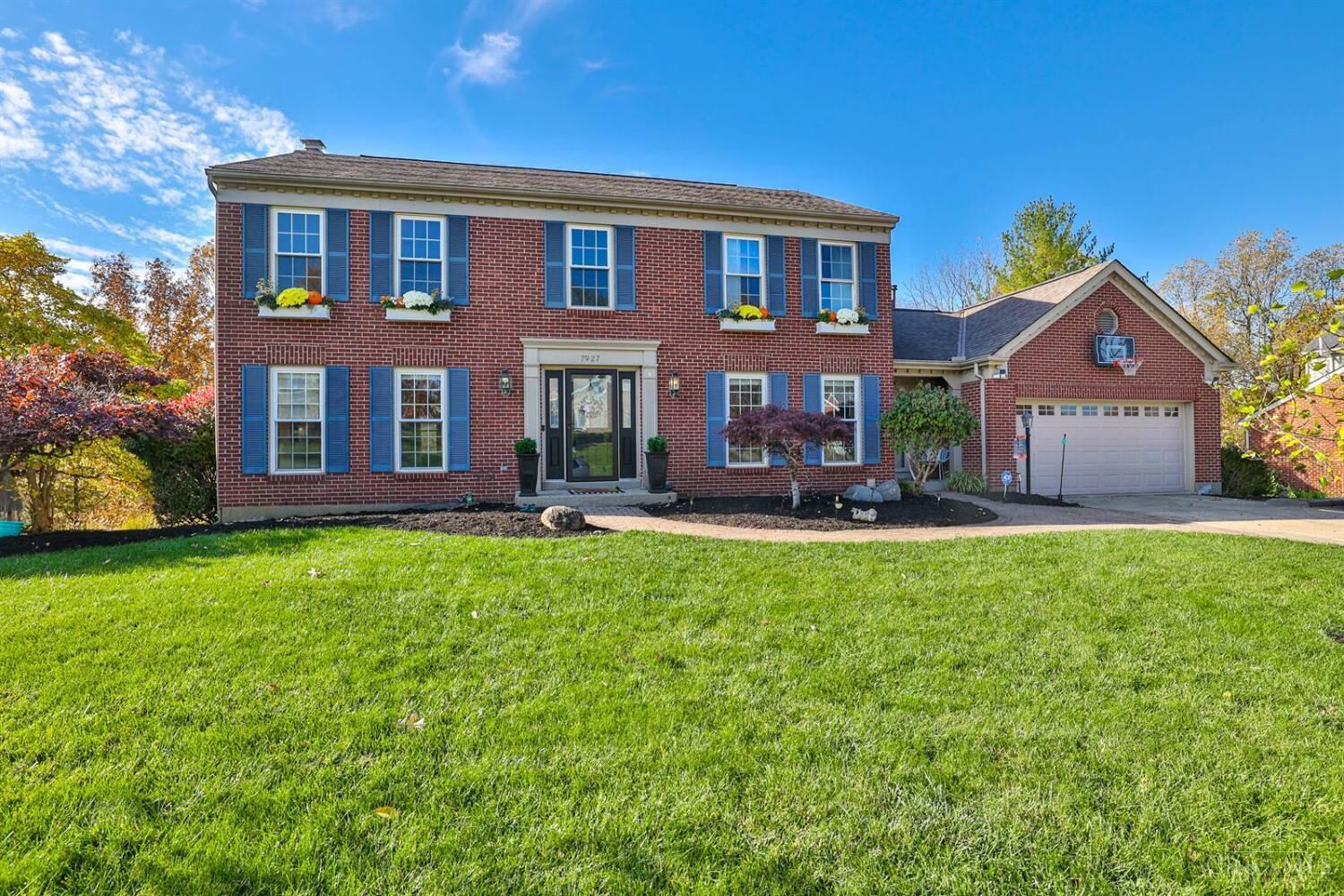 Property Photo:  7927 Surreywood Drive  OH 45052 