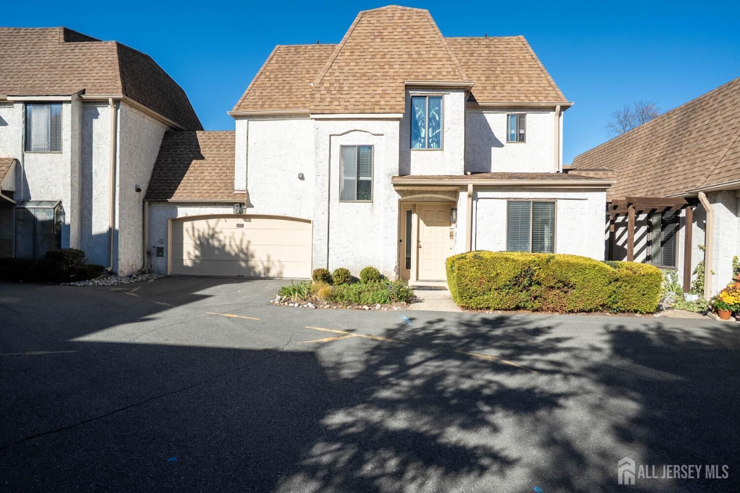 Property Photo:  58 Park Gate Drive  NJ 08820 