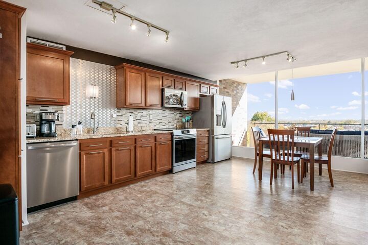 Property Photo: 1000 Urlin Avenue OH 43212