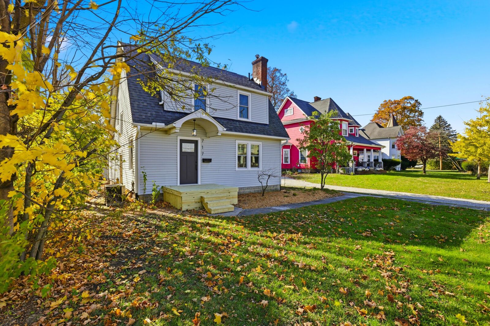 Property Photo:  717 E Main Street  OH 43055 