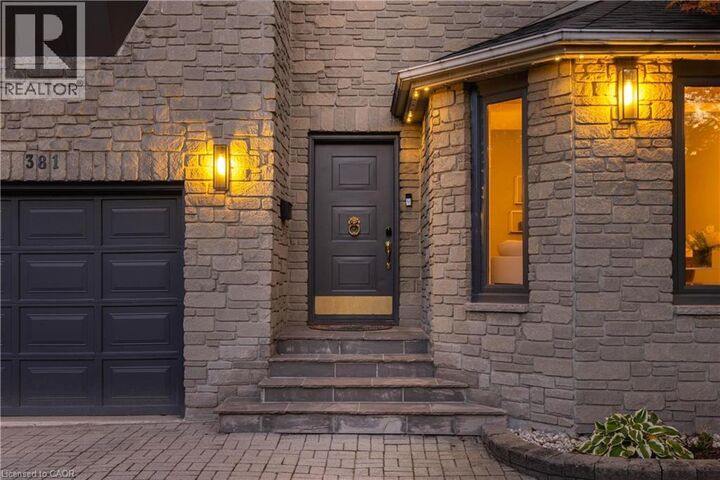 Photo de la propriété: 381 Queen Street South ON L8P 3T8