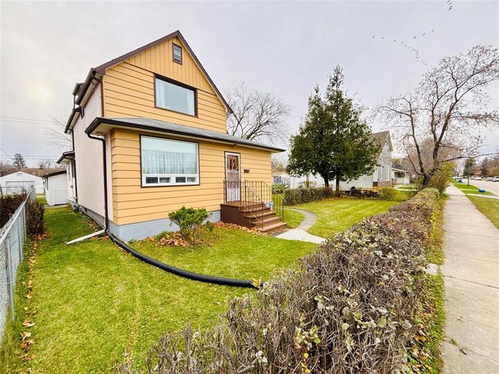 Property Photo: 416 Robinson Avenue MB R1A 1E3