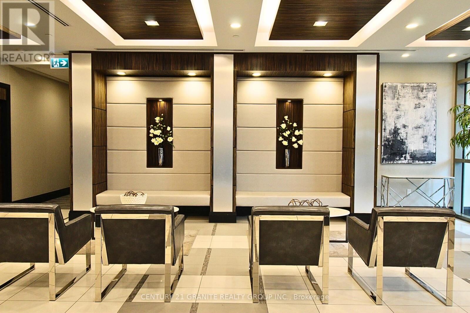 Photo de la propriété:  349 Rathburn Road 1719  ON L5G 0B9 