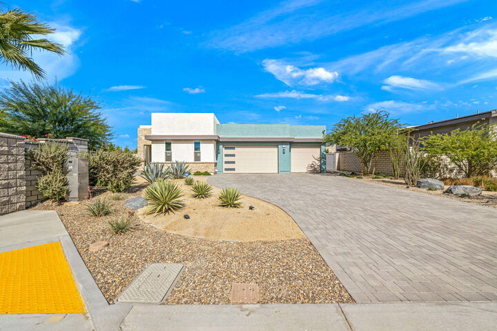 Property Photo: 2 Iridium Way CA 92270
