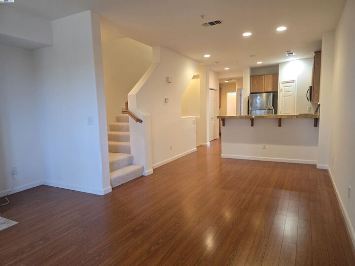Property Photo: 706 City Walk Pl 2 CA 94541