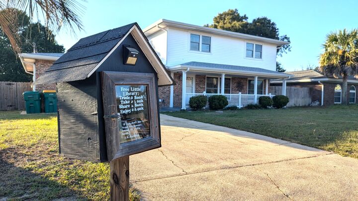 Property Photo: 12 W Casa Loma Drive FL 32569