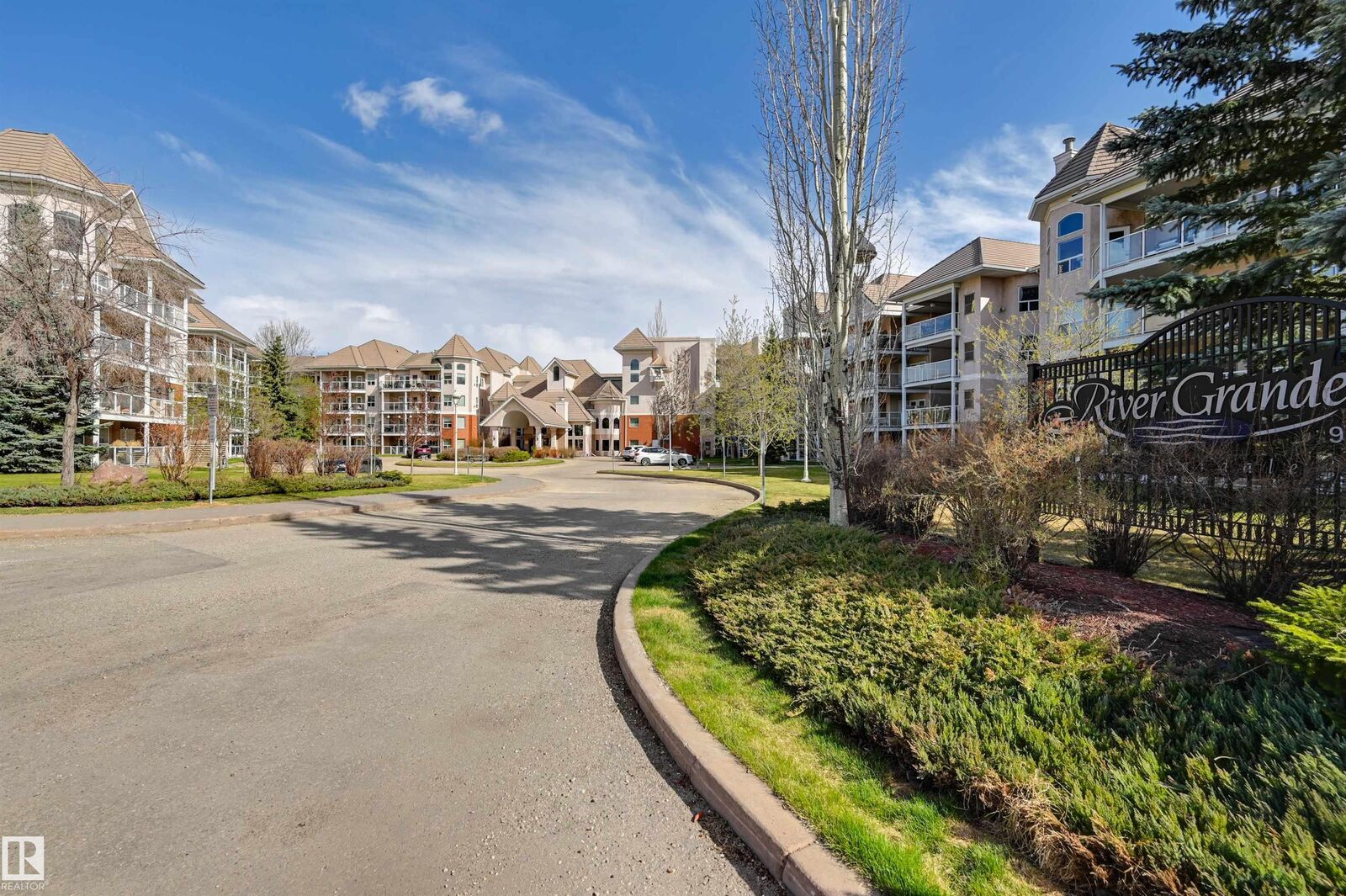 Photo de la propriété: 9008 99 Avenue NW 336 AB T5H 4M6