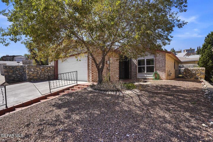 Property Photo: 6817 Ridgley Way TX 79904