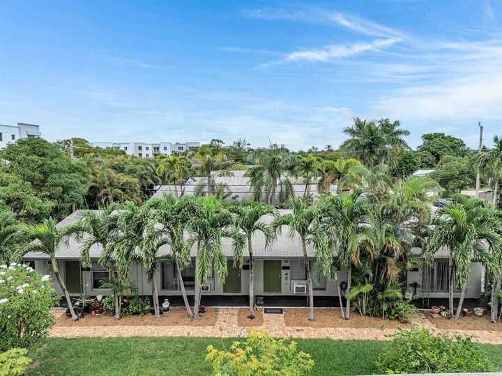 Property Photo: 2117 NE 14th Ave FL 33305