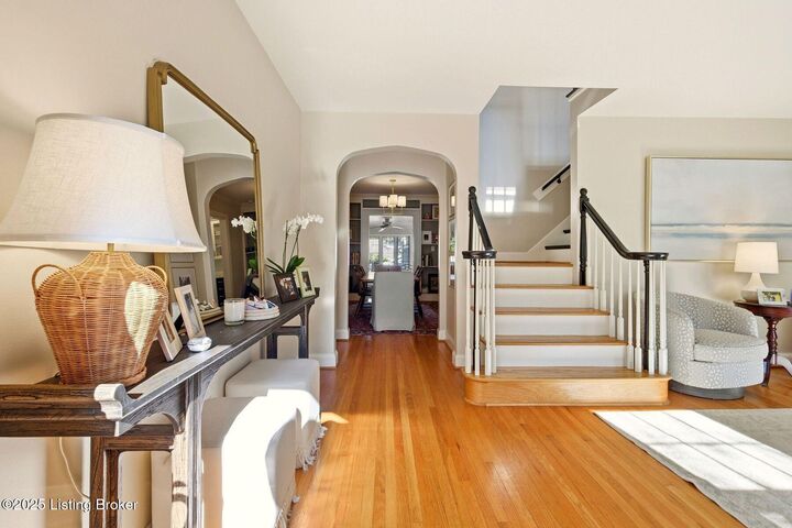 Property Photo: 3915 Elfin Ave KY 40207