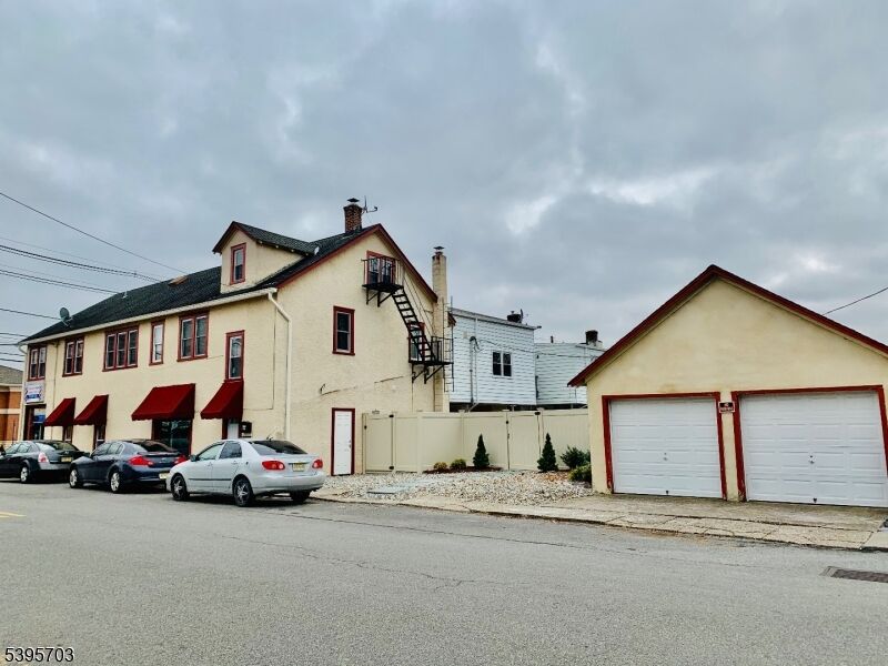 Property Photo:  601 Newark Pompton Tpke  NJ 07444 