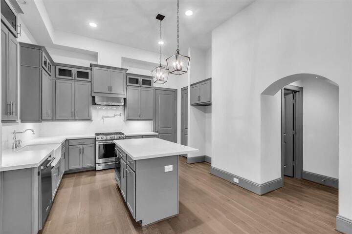 Property Photo: 1906 W 25th Street TX 77008