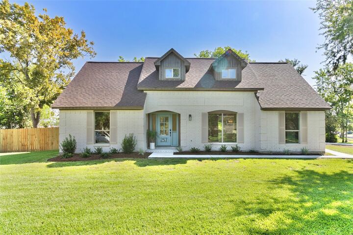 Property Photo: 257 Briarcreek Street TX 77531