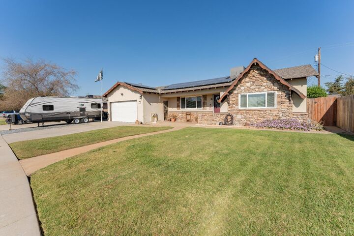 254 W Earl Way  Hanford CA 93230 photo