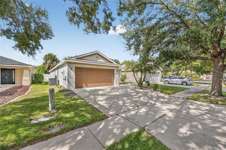 Property Photo:  11550 Crestlake Village Drive  FL 33569 