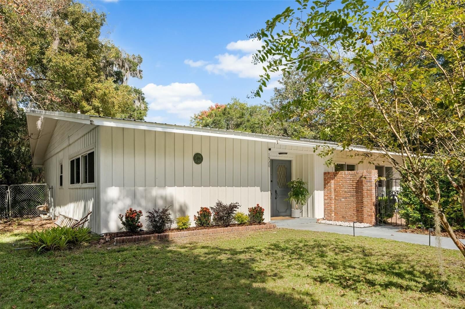 Property Photo:  1920 NW 12th Road  FL 32605 