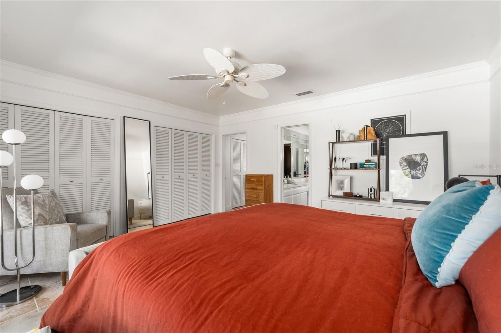 Property Photo:  1920 NW 12th Road  FL 32605 