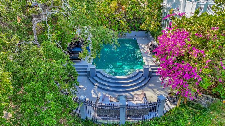 Property Photo: 6220 Bayshore Boulevard FL 33611