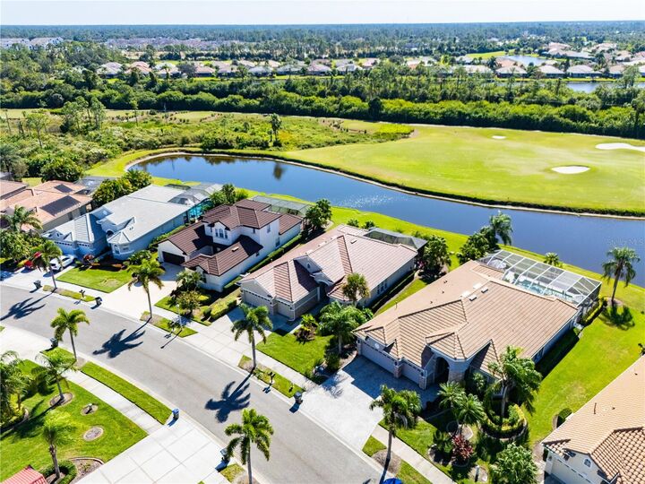 Property Photo:  5253 Grand Palmetto Way  FL 34291 