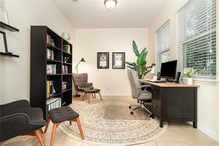 Property Photo: 4719 Northlawn Way FL 32811