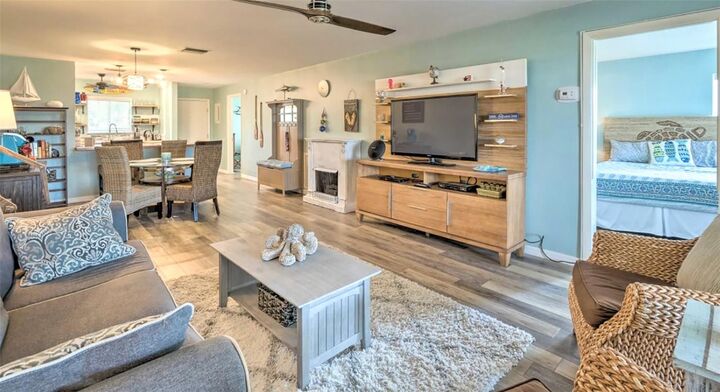 Property Photo: 777 Beach Road 1E FL 34242