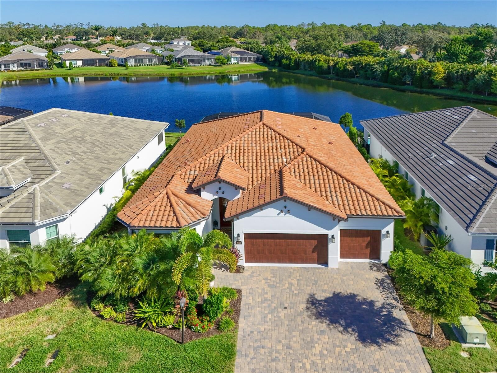 Property Photo: 8013 Clearwater Court FL 34241