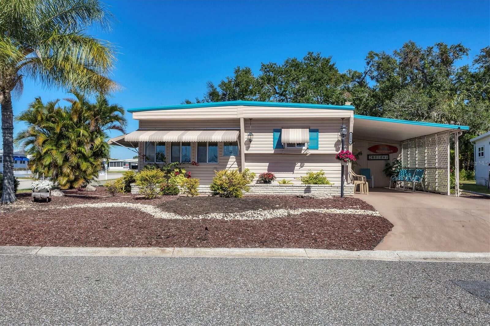 Property Photo: 1206 45th Avenue Drive E FL 34222
